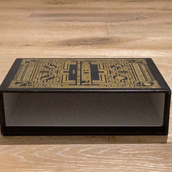 Minecraft Essential Handbooks Series - Picture 6 of 14